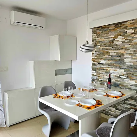 Domagoj - Luxury With Private Parking, Jacuzzi And Seaview ニヴィーチェ