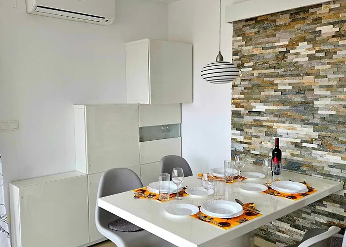 Domagoj - Luxury With Private Parking, Jacuzzi And Seaview Njivice