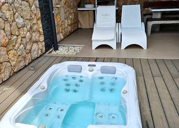 Domagoj - Luxury With Private Parking, Jacuzzi And Seaview Appartamento *