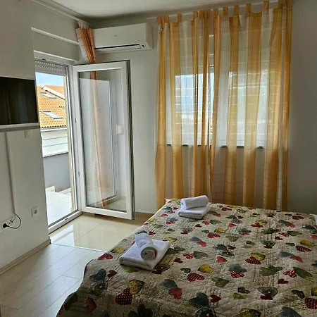 Domagoj - Luxury With Private Parking, Jacuzzi And Seaview Apartman Njivice