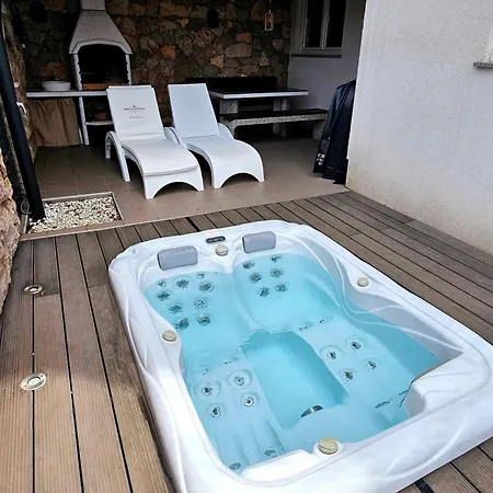 Domagoj - Luxury With Private Parking, Jacuzzi And Seaview Apartman Njivice