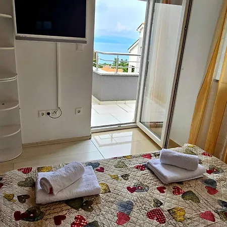 Domagoj - Luxury With Private Parking, Jacuzzi And Seaview Apartman