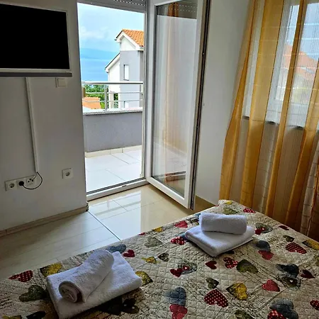Domagoj - Luxury With Private Parking, Jacuzzi And Seaview Apartman