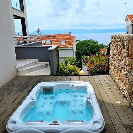 Apartman Domagoj - Luxury With Private Parking, Jacuzzi And Seaview Njivice