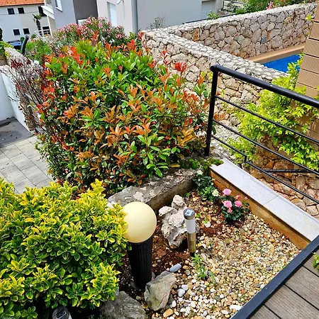 Apartment Domagoj - Luxury With Private Parking, Jacuzzi And Seaview