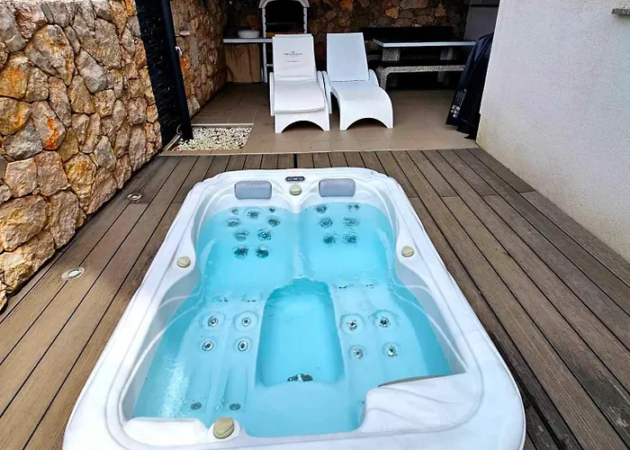 Domagoj - Luxury With Private Parking, Jacuzzi&seaview *